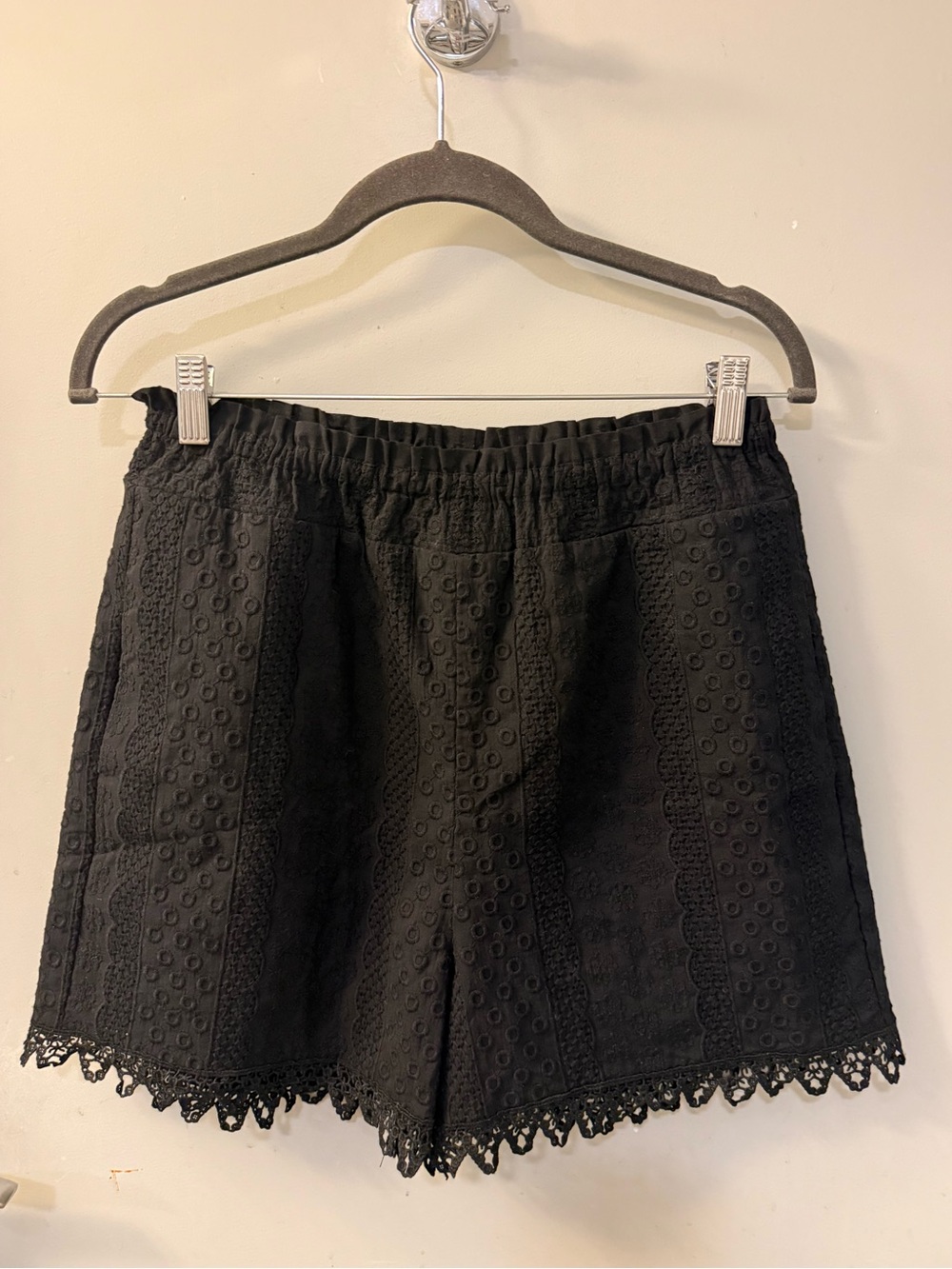 Tyler Boe Black Lace-Trim Elastic Waist Shorts - Picture 2 of 5